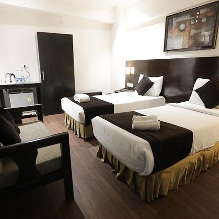ANR Hotels Lucknow Buitenkant foto
