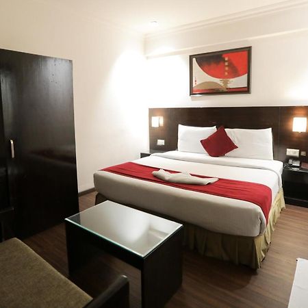 ANR Hotels Lucknow Buitenkant foto