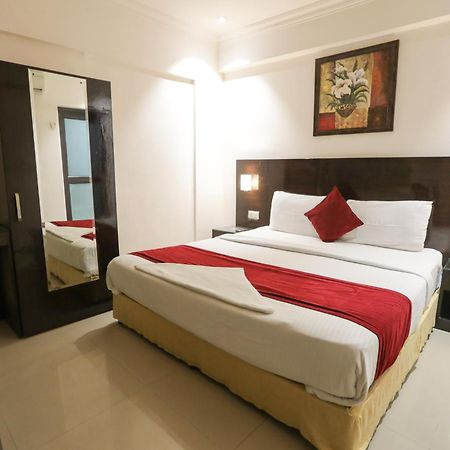 ANR Hotels Lucknow Buitenkant foto