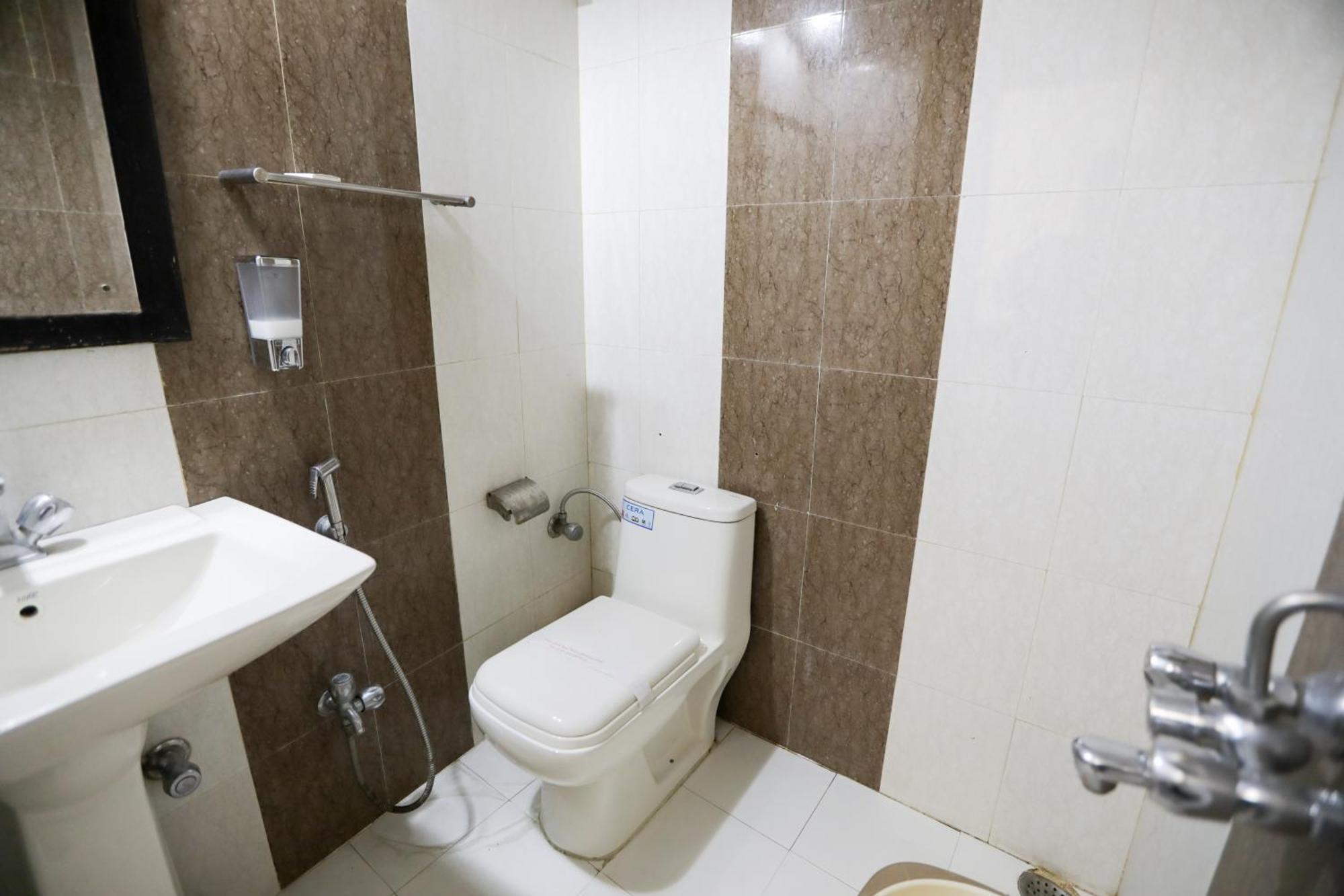 ANR Hotels Lucknow Buitenkant foto