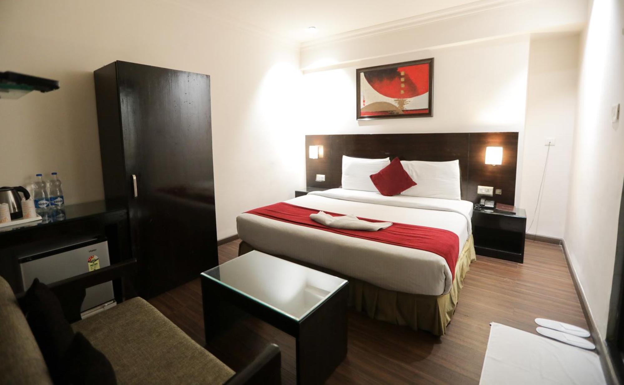 ANR Hotels Lucknow Buitenkant foto