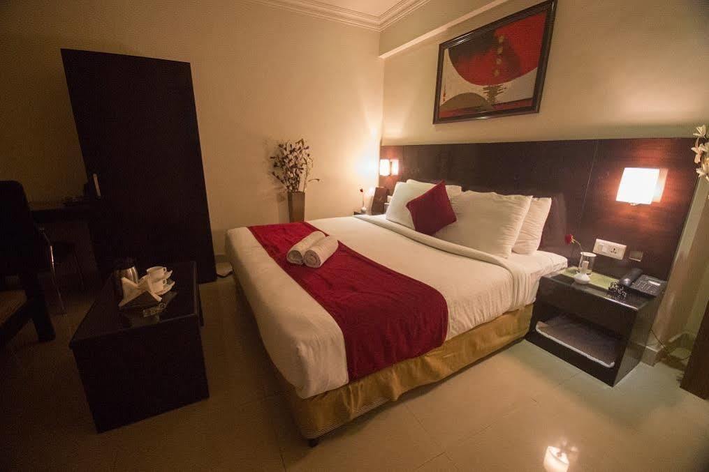ANR Hotels Lucknow Buitenkant foto