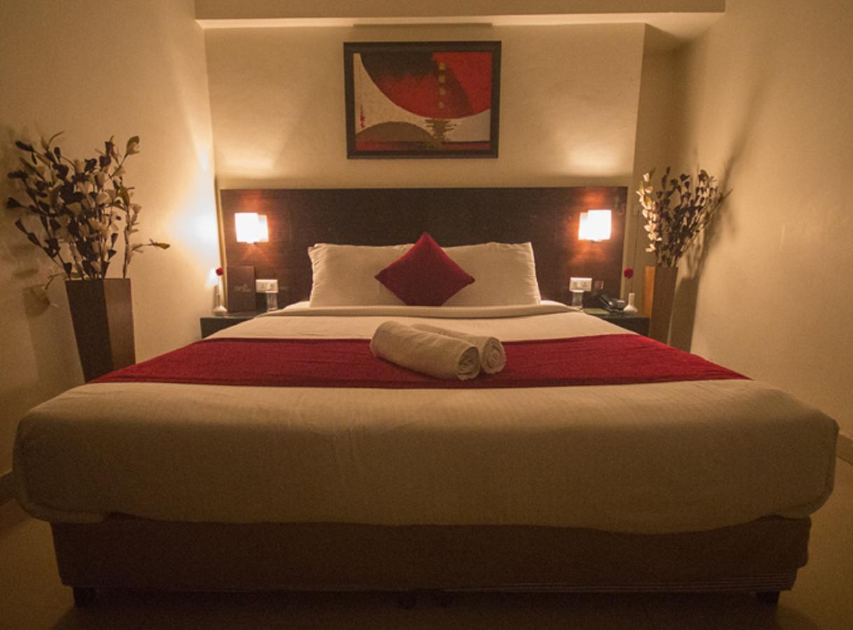 ANR Hotels Lucknow Buitenkant foto