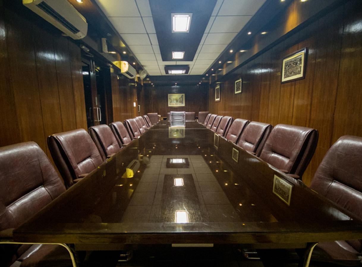 ANR Hotels Lucknow Buitenkant foto